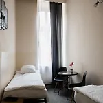 Fivehostel Hostel *