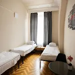 Fivehostel *