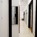 Fivehostel *