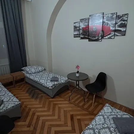 Fivehostel