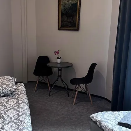 Fivehostel Hostal *