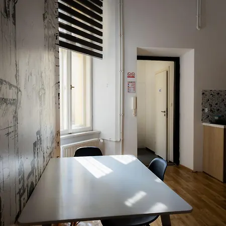 Fivehostel Albergue