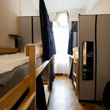 Fivehostel Albergue *