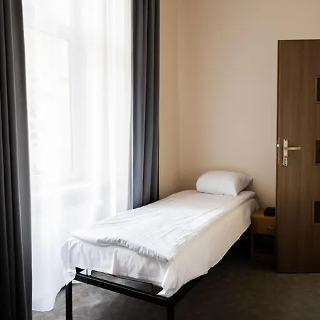 Fivehostel