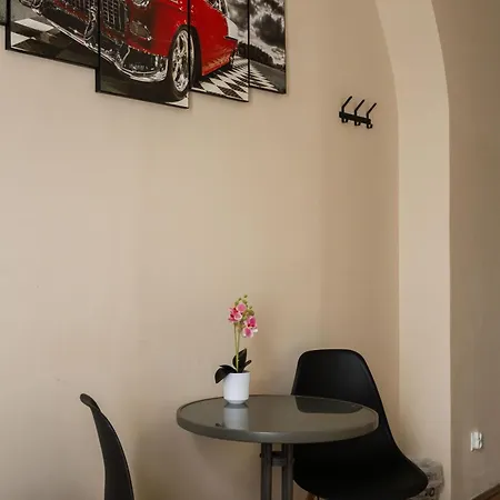 Fivehostel Albergue