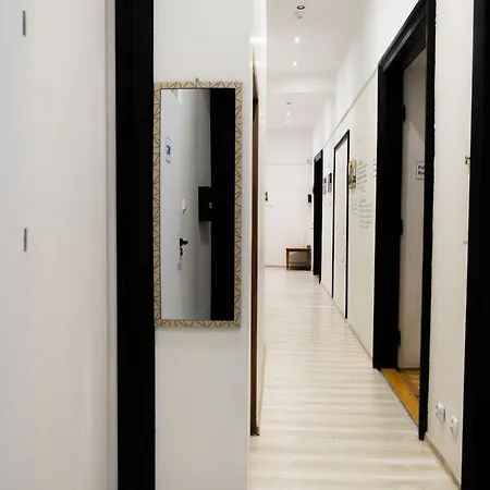 Fivehostel *