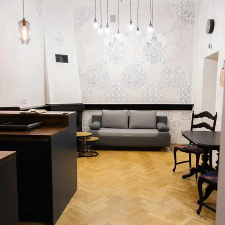 Fivehostel Albergue